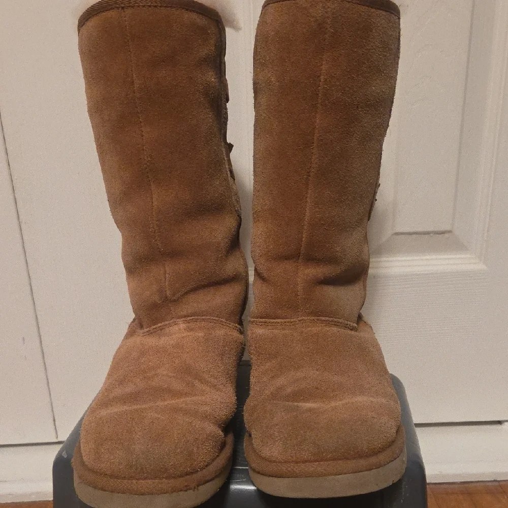 UGG Tan Suede Boots with Crisscross Ribbon - Picture 4 of 7